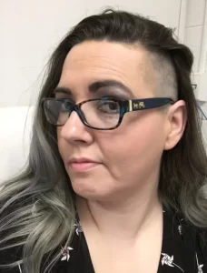 a headshot of Ali Barnes, the owner of this blog.